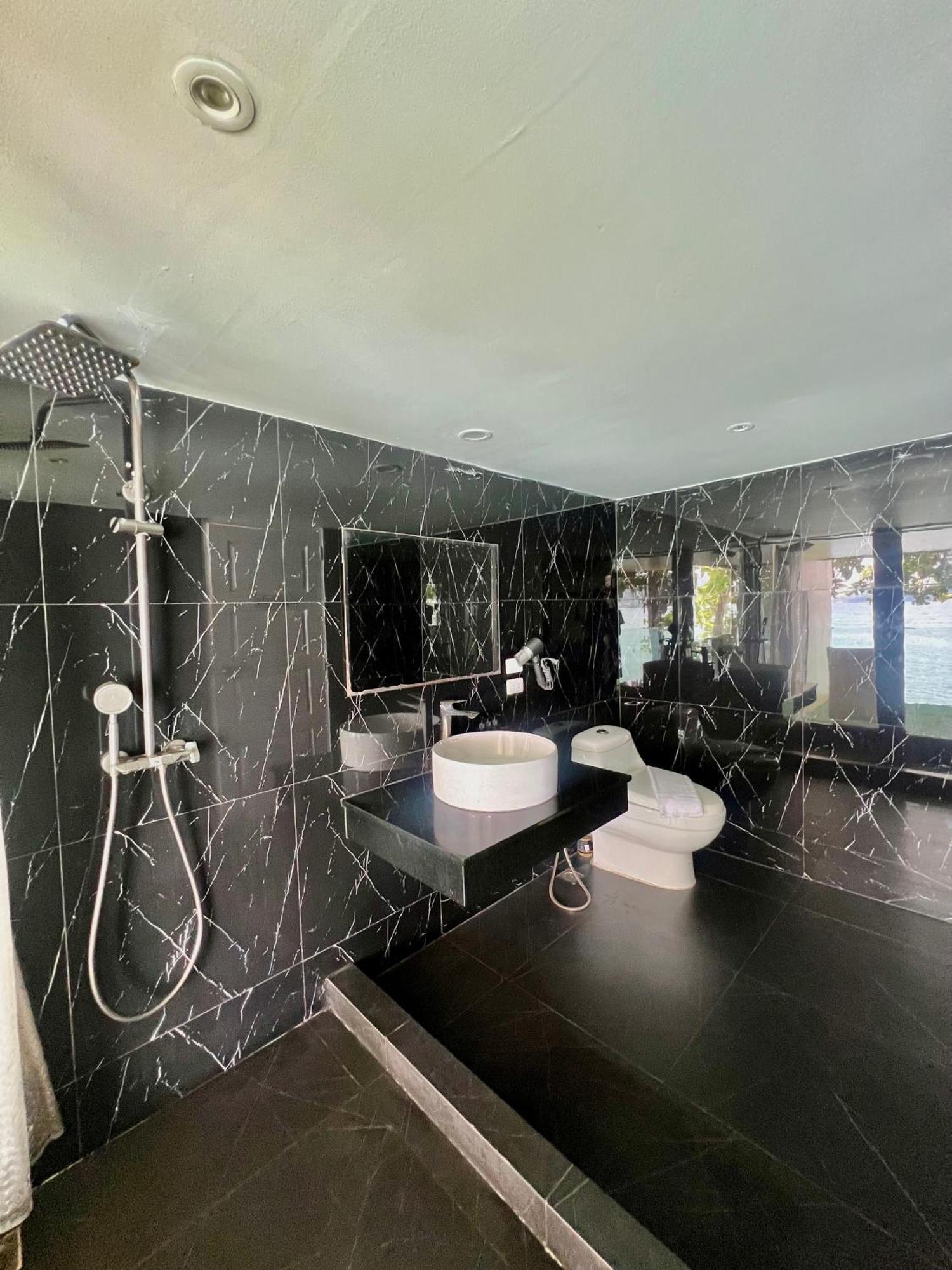 Patong Sunset Villa Phuket Exterior foto